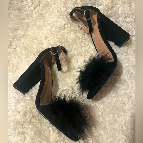 Black Heels ✨ - Picture 2 of 3